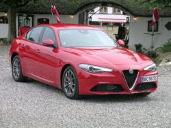 Alfa Giulia er klar med de oplagte firmaversioner. Giulia med både benzin- diesel og automatgear. Cw-værdien på Giulia er så lav som 0,23.