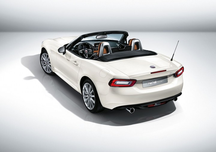 151118_Fiat_124-Spider_03