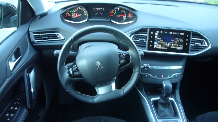 Lille rat giver fuldt udsyn til alle instrumenter og kontroldimser.