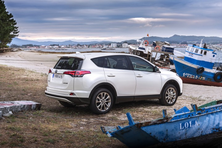 Bagfra ligner den nye RAV4 ikke en revolution.