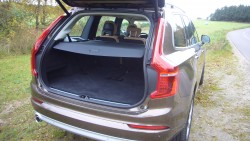 Volvo XC90 er født som 7-personers, hvor de to sidste sæder er gemt i vognbunden.