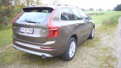 Volvo XC90, stor, tung og dejlig. Ikke længere så politisk ukorrekt, og ros til Volvo for at undlade off-road signaler.