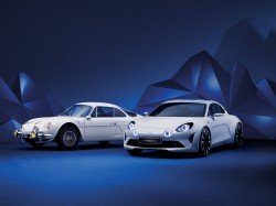 Ny Alpine i forgrunden og knap så ny Alpine i baggrunden. Traditionerne føres videre.