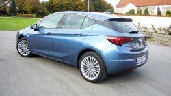 Design kan altid diskuteres, men her er der ingen pluspoint til alt det rundt om bagklappens funktion. I bedste fald forholder vi os neutrale.