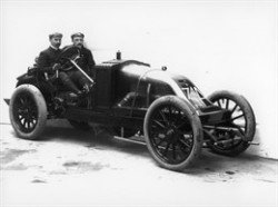 En løbsdistance på mere end 1200 km var en meget stor udfordring i 1906, men Renault AK klarede opgaven uden sønderlige uheld.