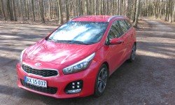 Udstyrsveniau kaldes GT-Line, der er mange smarte detaljer på nyeste Ceed, og den nye 1-liters motor fås i to varianter. Med 100 eller 120 HK.