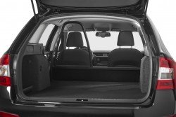 Superb er den ubestidte kaptajn på Skoda Tour-de-Van hold. Næsten to meters længde i varerummet og et rumindhold på mere end to kubikmeter.