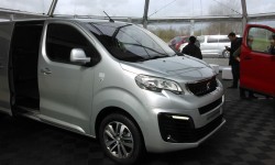 Modsat har Peugeot et frontparti, som man ikke glemmer sådan lige med det samme.