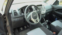 Det udvendige design er mere sprælsk end det man finde i selve kabinen. Rattet er det sted, hvor man er gået lidt uden for det gængse.