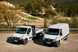 Den store Renault Master bliver terrængående med 4-hjulstræk, øget frihøjde og reduktionsgear.