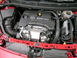 1-liters 3-cylindret motor hentet direkte fra koreanske Chevrolet og Opel Karl. Forskellen er en turbolader og noget motorstyring.