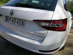 Hold øje med det lille 4x4 skilt på bagklappen. Det eneste synlige tegn på en rigtig barsk Skoda.