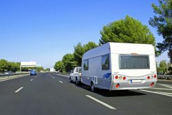 Det er især campingvogne og de er kører med tungere trailere, der har gavn af en tempo-100 godkendelse.