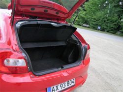 Balenos nærmeste konkurrenter hedder 208, Fiesta m.v., og så skal bilen selvfølgelig have plads til bagage, og Baleno ligger pænt i midten med praktisk plads.