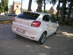 Baleno er en klassisk 5-dørs hatchback med god kabineplads og lidt mindre plads til bagage.