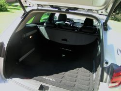 Opel Astra er ikke længere så rundhåndet med plads til bagage. Ny Astra er lidt mindre end klassens gennemsnit.