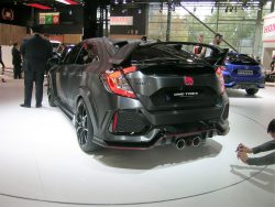 Der er selvfølgelig også en type R i det nye Civic program. Her i matsort lakering.