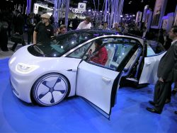 VW I.D. er fremtidsmusik. Bilen kommer som el-bil i 2020 og som førerløs bil i 2025.