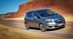 Opel Meriva med de praktiske bagdøre er fortid. Bilen erstattes af det Opel kalder en kompakt crossover, der får navnet Crossland X, men det er ikke den eneste crossover eller SUV i 2017. En større Grandland X er på vej. Måske en afløser til Antara.
