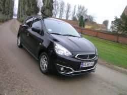 Den nyeste Space Star er kun et face-lift af en tidligere, men et klædeligt et af slagsen. Stærkt forbedret front med ny grill og lygter.