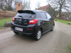 Micro og plads hører sammen i Space Star, og de nye baglygter på testbillen fortæller, at det sikkert er sidste runde med denne udgave af Space Star.