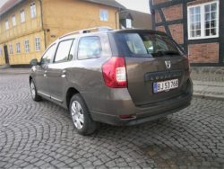 Akselafstanden på Logan MCV peger direkte på det man kalder Golf-klassen, men selv om man sammenlignet Logan MCV med biler fra denne klasse, slår den de fleste på plads og mange på økonomi, men ingen på køreegenskaber. Logan MCV er stor bil til små penge, også i den grå dagligdag.