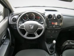 Få og meget små forbedringer, men indtrykket er lidt mere behageligt. Problemet er det man ser i bunden af billedet, - førersædet.