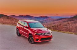 Jeeps nye topmodel sender alle andre serieproducerede biler af SUV-biler i skammekrogen med 707 kompressorheste, fra den store V8 maskine.
