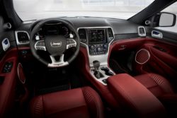 Der er dømt luksus og komfort til det sidste sting i den lækre læderstue.